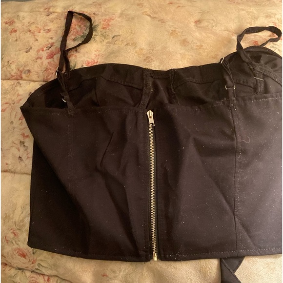 Bustier and matching skirt with a flower 🌺 - Picture 3 of 9